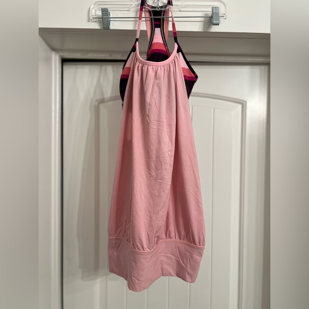 Pre-Owned LuLulemon active tank top with built in sports bra. All in one.